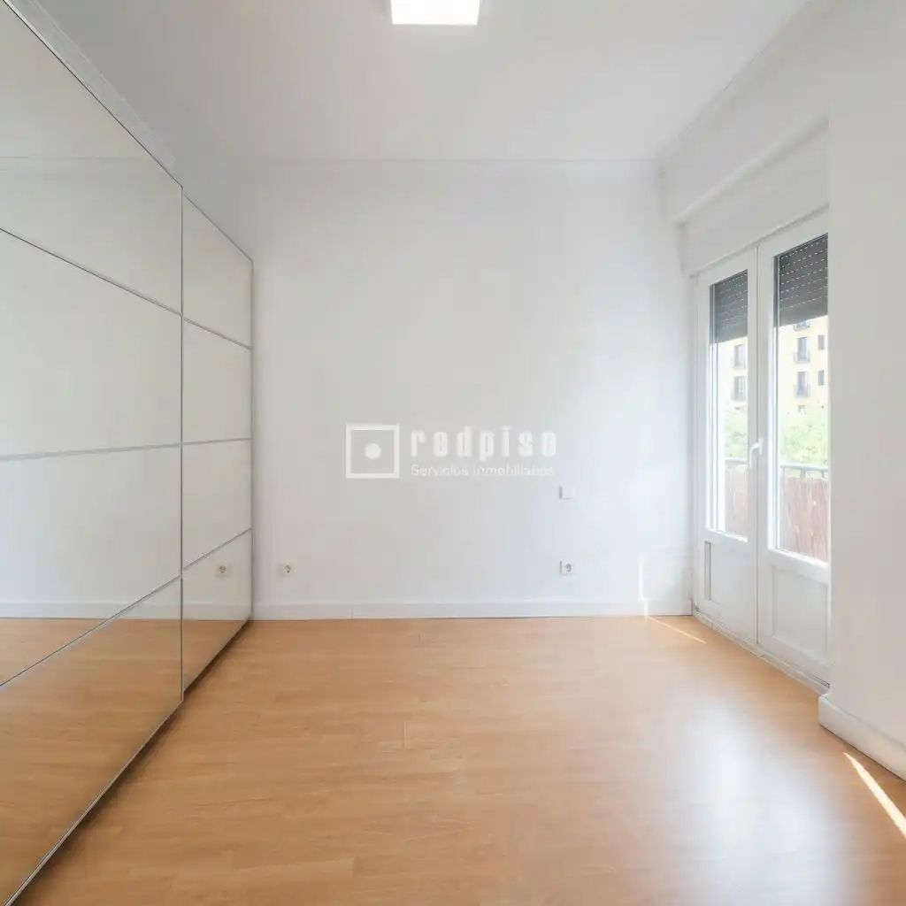 Bedroom of Flat for rent in Madrid  with Heating, Private garden and Parquet flooring