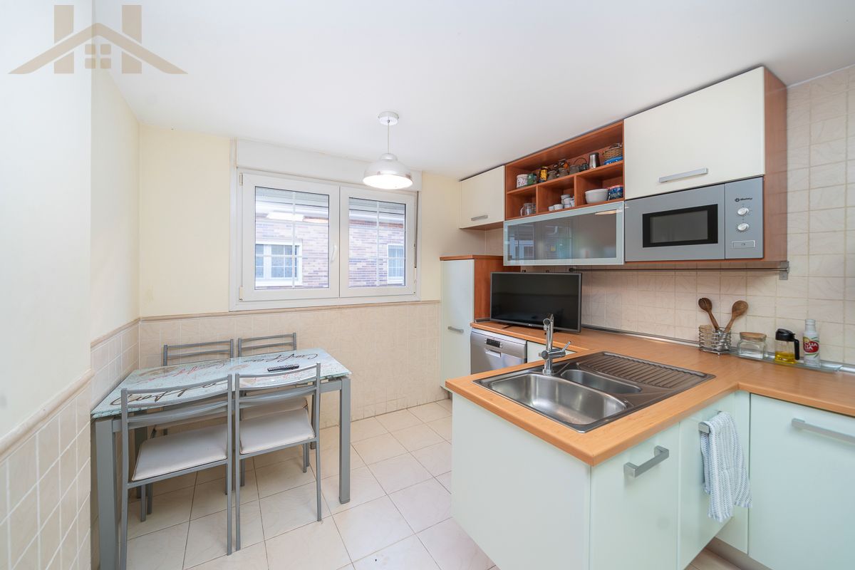 Cocina de Casa adosada en venta en Villanueva del Pardillo con Aire acondicionado, Calefacción y Parquet