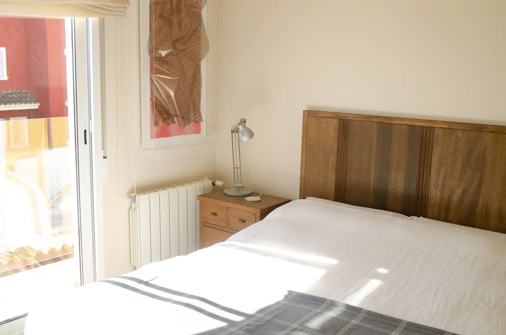 Schlafzimmer von Einfamilien-Reihenhaus zum Verkauf in La Pobla de Vallbona mit Klimaanlage, Heizung und Privatgarten