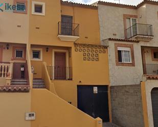 Vista exterior de Casa adosada en venda en Algeciras amb Terrassa