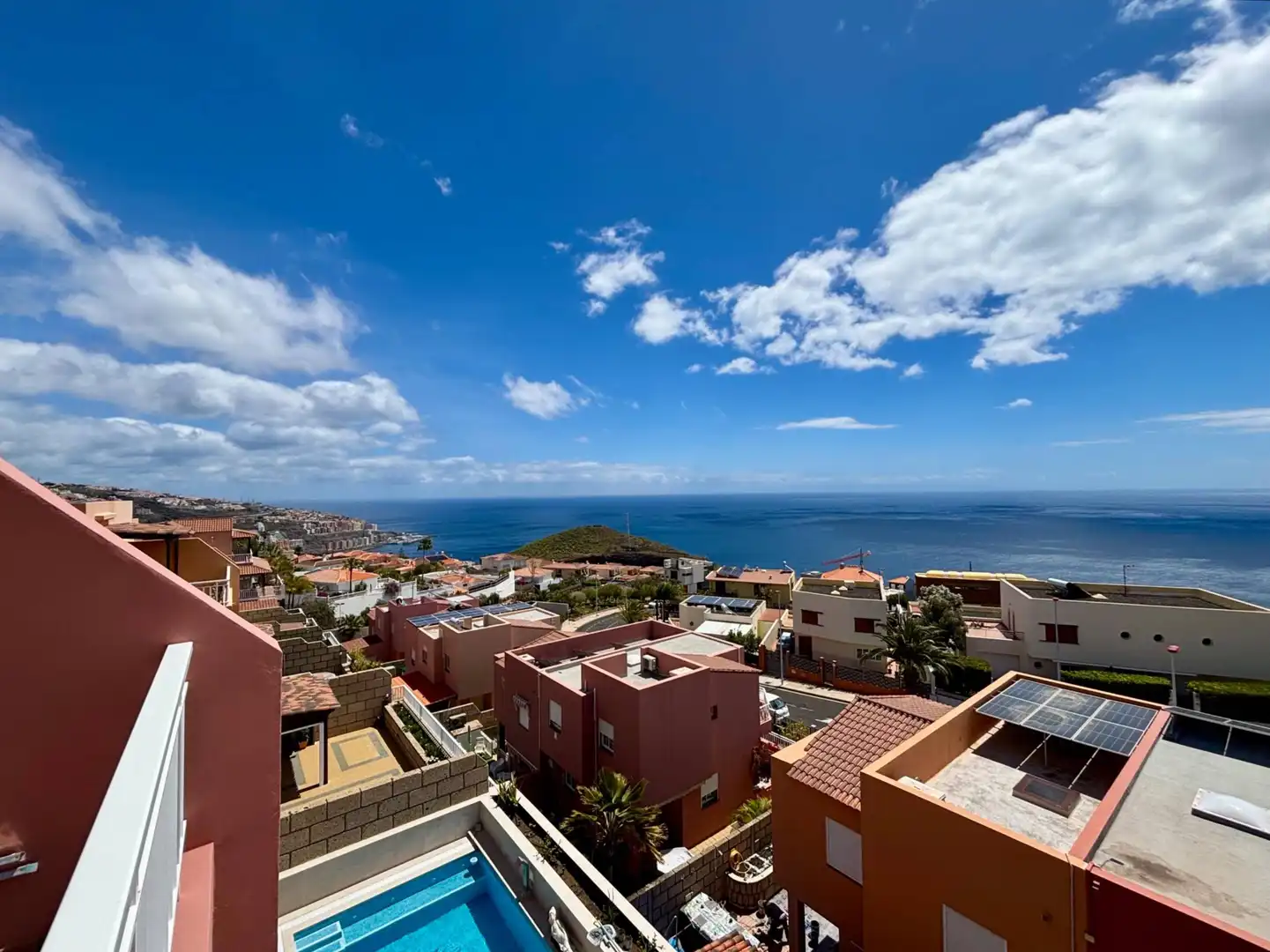 Vista exterior de Casa adosada en venta en Candelaria con Aire acondicionado, Terraza y Piscina