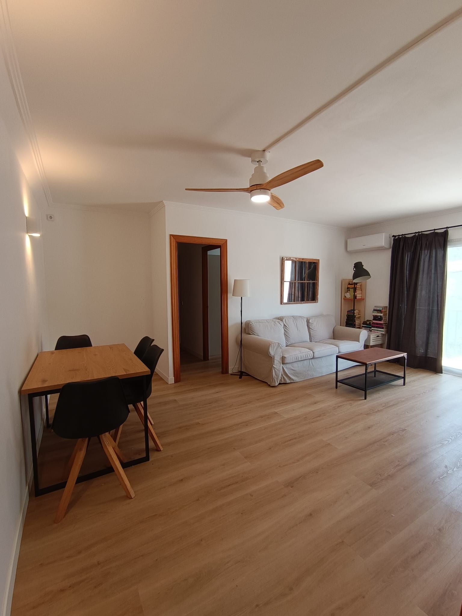 Wohnzimmer von Wohnung zum Verkauf in Es Castell mit Klimaanlage, Heizung und Terrasse