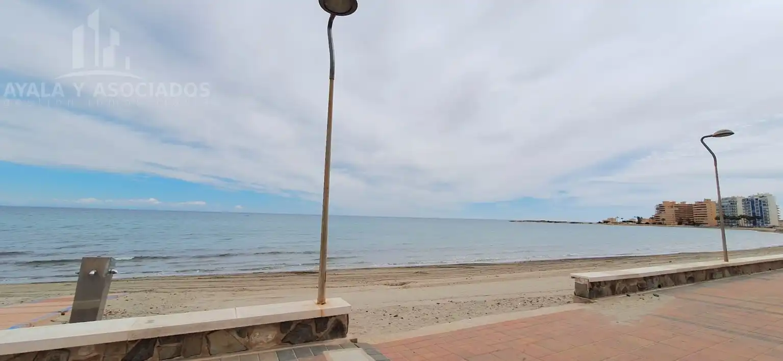 Vista exterior de Piso en venta en La Manga del Mar Menor con Terraza, Trastero y Piscina comunitaria