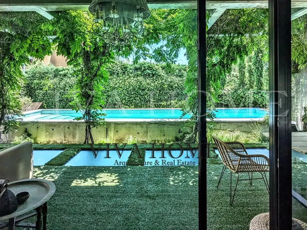Swimming pool of Houses for sale in Pozuelo de Alarcón