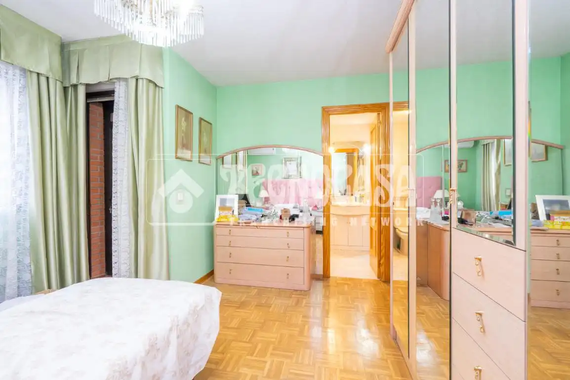 Habitación de Casa adosada en venta en Colmenar Viejo con Calefacción, Jardín privado y Terraza