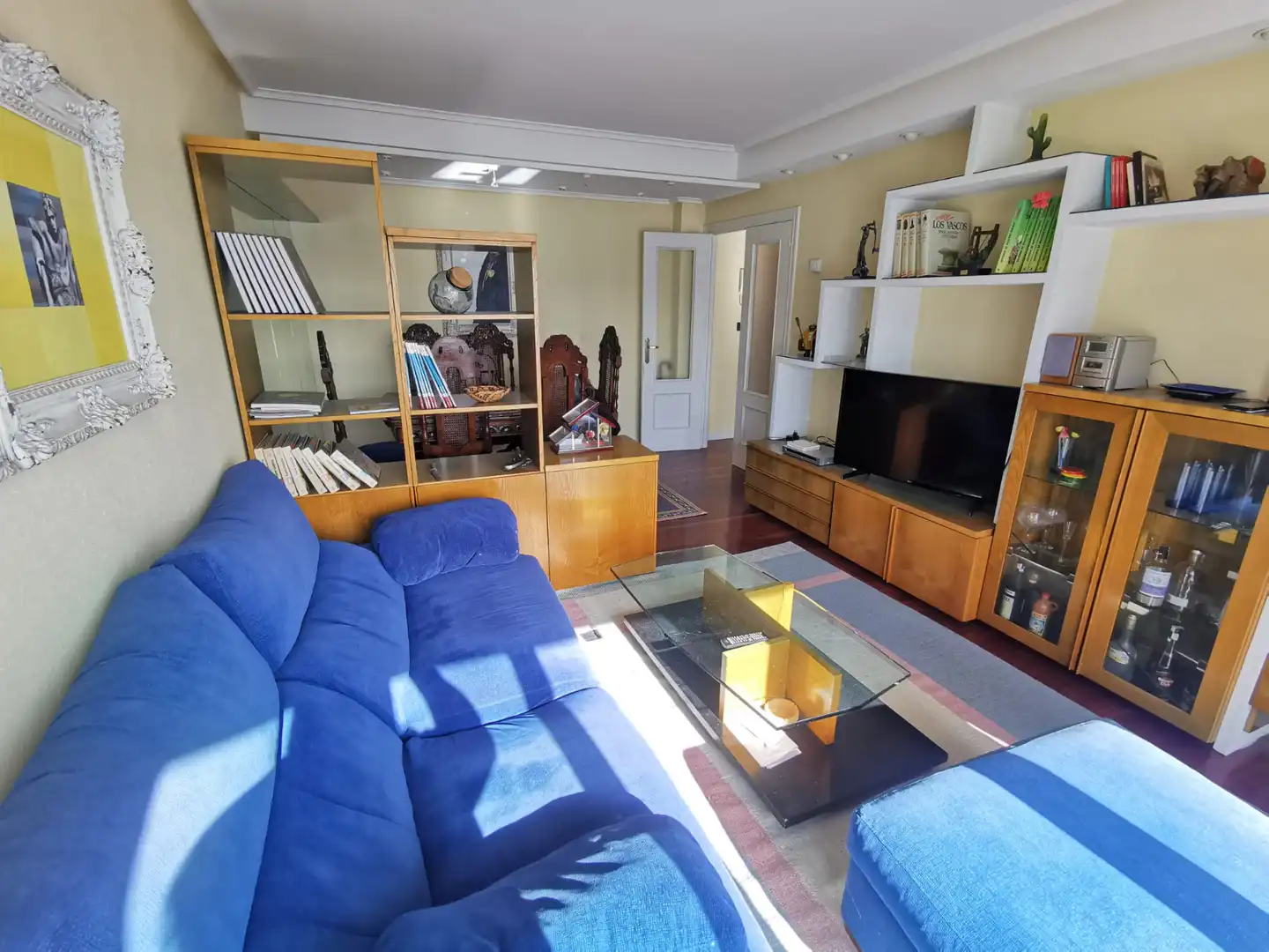 Sala de estar de Piso en venta en Castro-Urdiales con Calefacción, Terraza y Amueblado