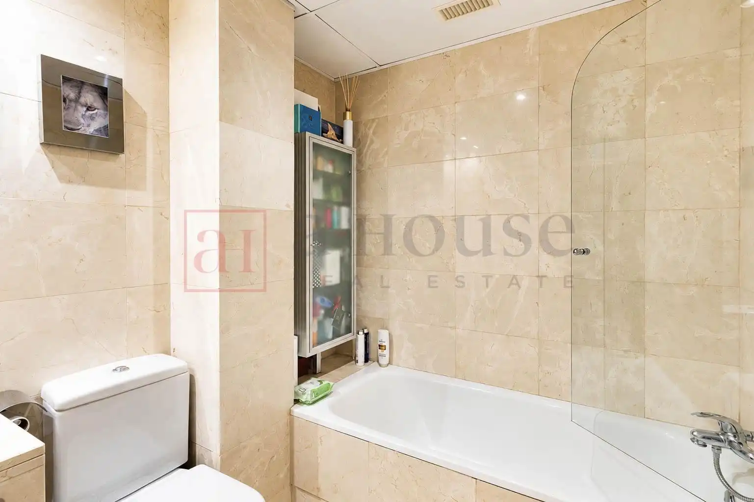 Baño de Planta baja en venta en Madrid con Aire acondicionado, Calefacción y Jardín privado