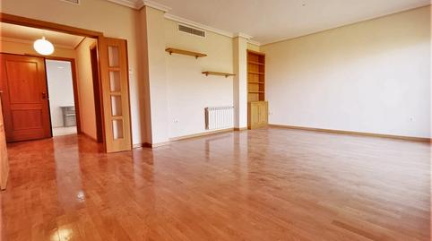 Foto 2 de Piso de alquiler en Plazuela Jose Luis Fernandez Pirfano, 1, Maria Auxiliadora - Barriada de Llera, Badajoz Capital