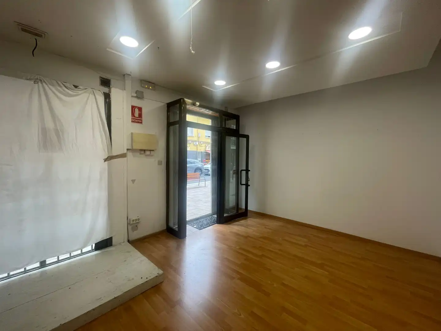 Local comercial de lloguer a Col.legis Nous