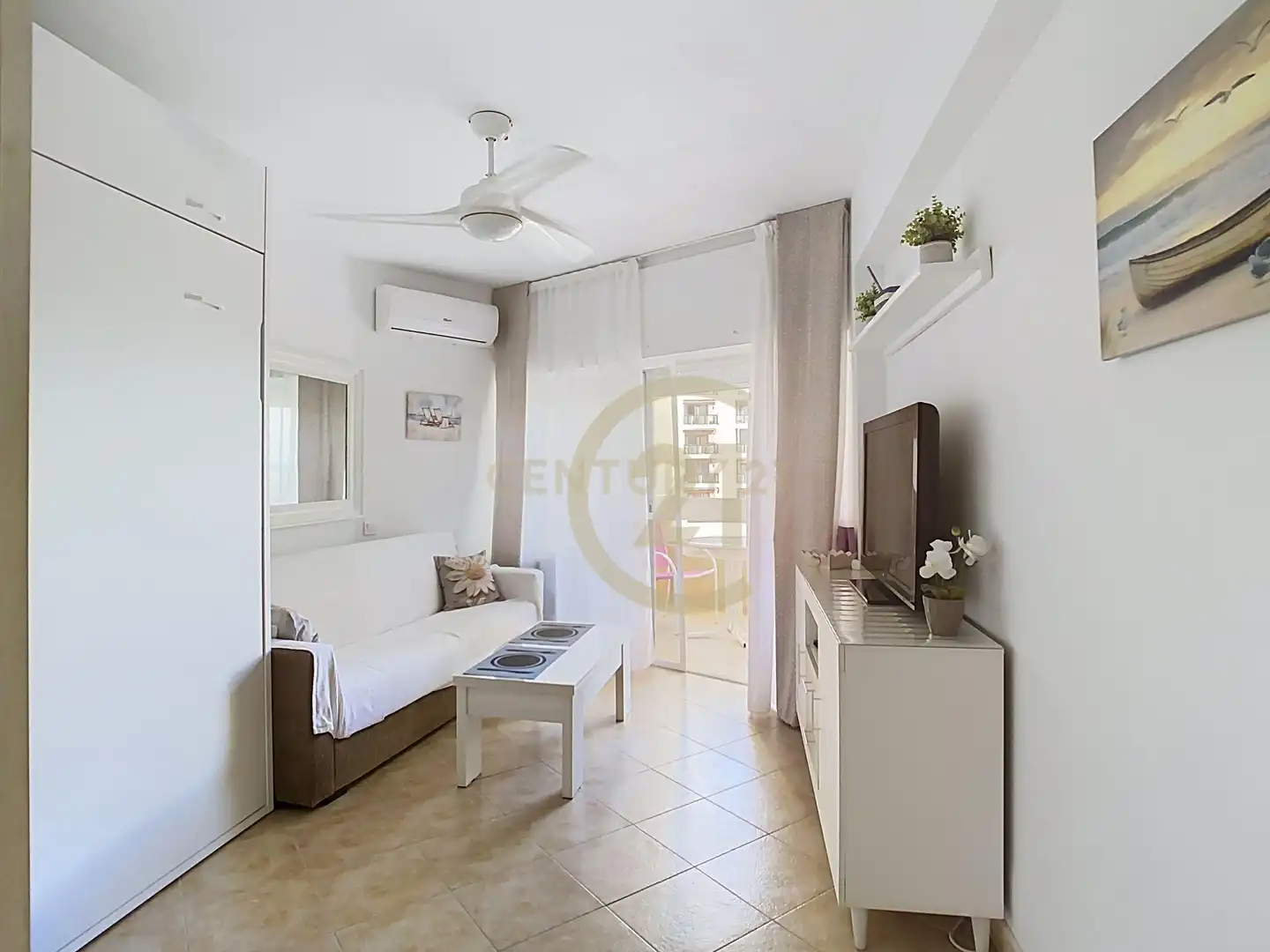Sala de estar de Apartamento de alquiler en Benalmádena con Aire acondicionado, Piscina y Microondas