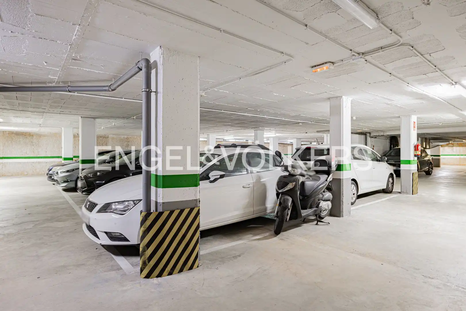 Parking de Piso en venta en Sant Joan Despí con Aire acondicionado, Calefacción y Parquet