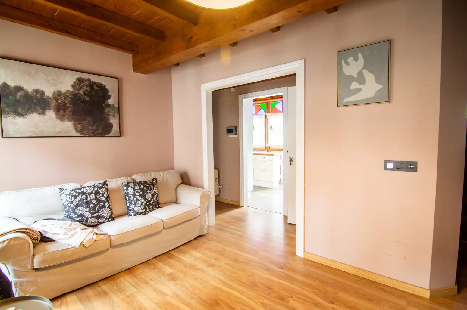 Sala d'estar de Casa o xalet en venda en Salas amb Calefacció, Parquet i Moblat