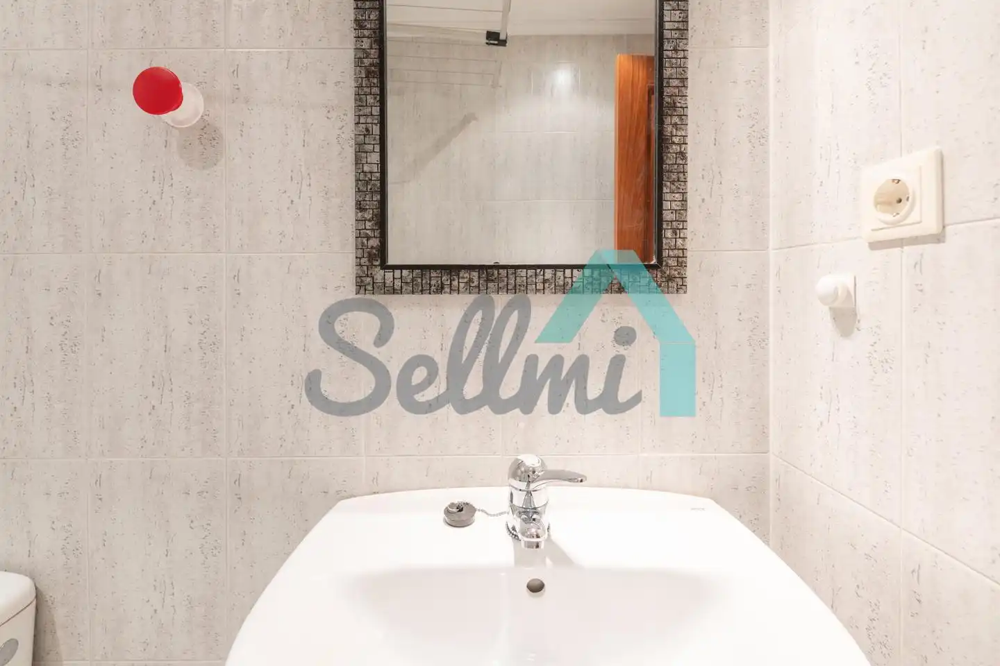 Bathroom of Flat for sale in Oviedo   with Heating, Parquet flooring and Storage room
