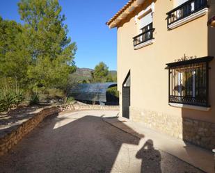 Vista exterior de Casa o xalet de lloguer en Castalla amb Aire condicionat i Terrassa