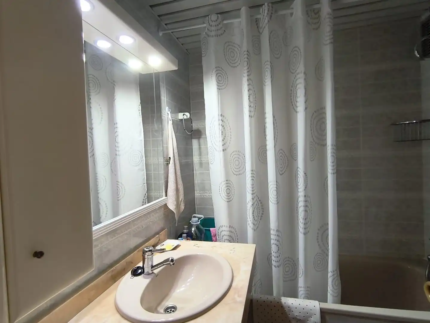 Baño de Apartamento en venta en Salou con Terraza y Amueblado