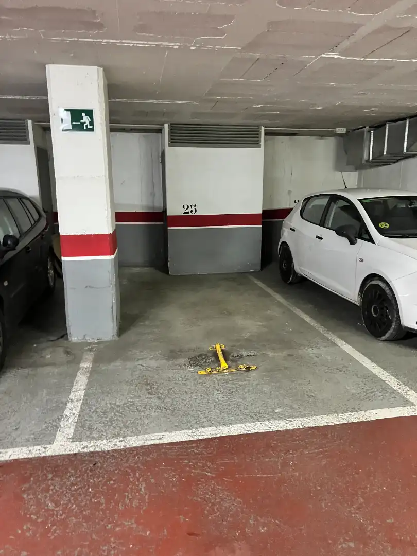 Einzelparkplatz mit Aufzug zum Verkauf in Carrer de Bernat Boades