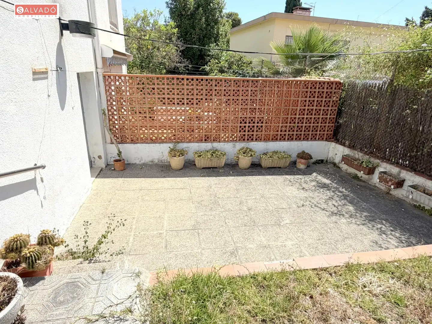 Terrasse von Erdgeschoss zum Verkauf in Calafell mit Klimaanlage, Heizung und Privatgarten