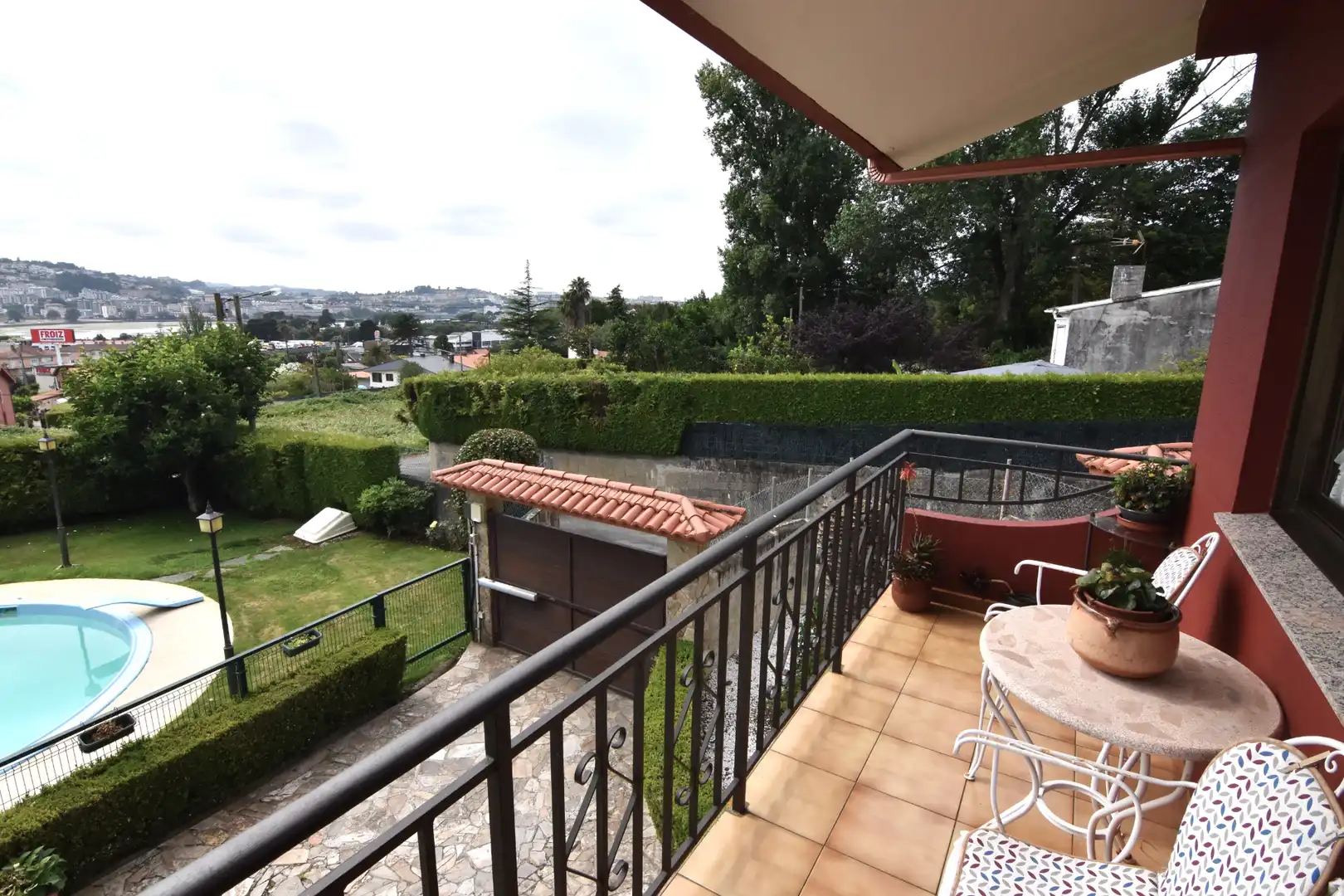 Terraza de Casa o chalet en venta en Oleiros con Calefacción, Jardín privado y Parquet