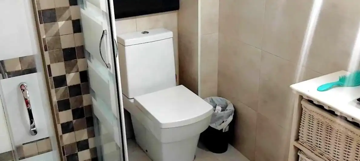 Badezimmer von Wohnung zur Miete in Oviedo  mit Heizung, Abstellraum und Möbliert