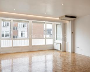 Living room of Apartment to rent in  Madrid Capital  with Air Conditioner, Heating and Private garden