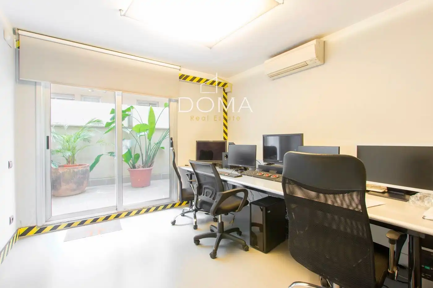 Commercial properties for sale in Barcelona  with Air Conditioner, Terrace and Furnished