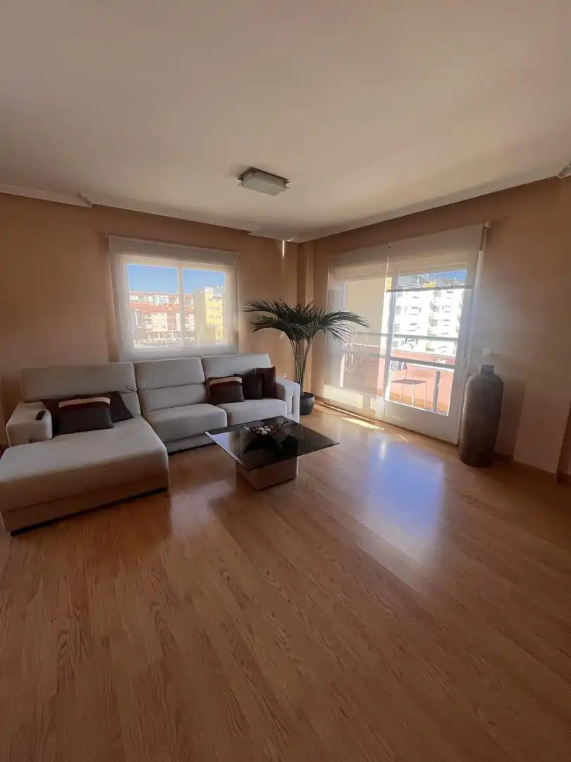 Sala de estar de Piso en venta en Plasencia con Aire acondicionado, Terraza y Amueblado
