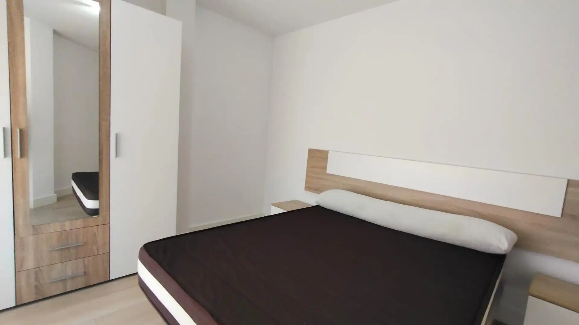 Bedroom of Flat for rent in Plasencia  with Heating, Terrace and Furnished