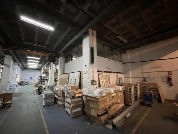 Nave industrial en venta en L'Hospitalet de Llobregat con Calefacción y Alarma
