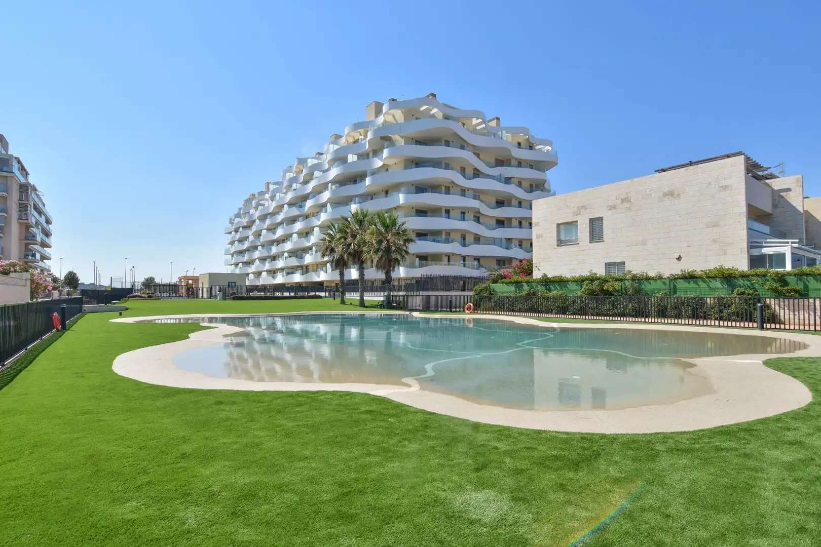 Piscina de Apartament de lloguer en El Puig de Santa Maria amb Aire condicionat, Calefacció i Terrassa