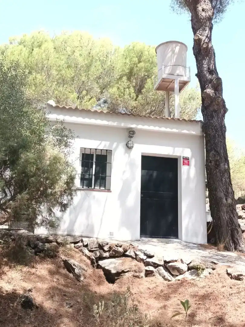Vista exterior de Finca rústica en venda en Yunquera amb Piscina