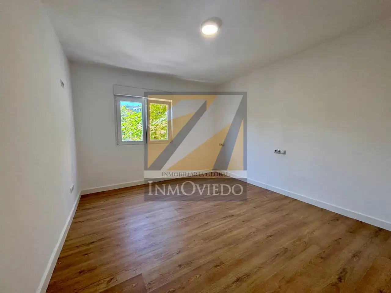 Piso en venta en Oviedo  con Terraza