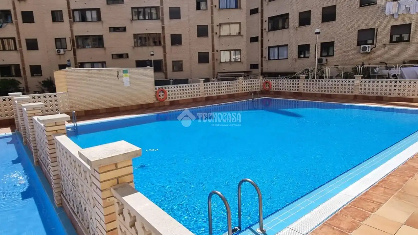 Piscina de Pis de lloguer en Zaragoza amb Aire condicionat, Calefacció i Terrassa