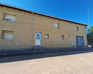 Exterior view of Single-family semi-detached for sale in Villamol  with Terrace and Storage room