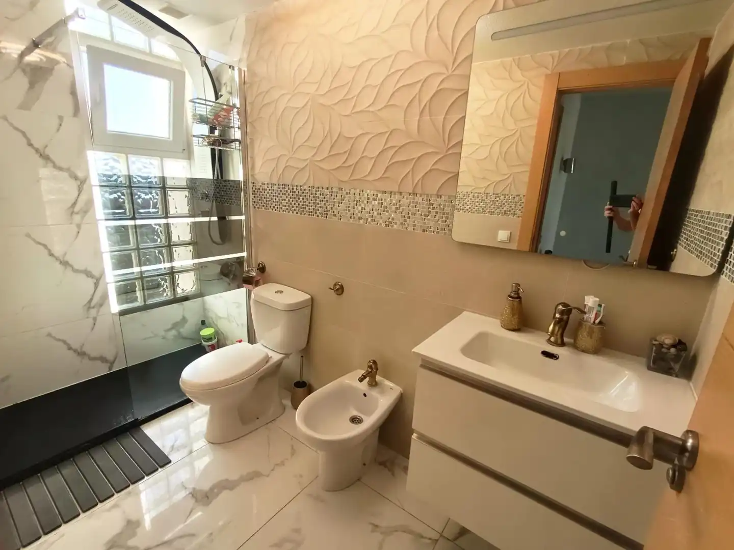 Badezimmer von Einfamilien-Reihenhaus zum Verkauf in Petrer mit Klimaanlage, Heizung und Gemeinschaftspool