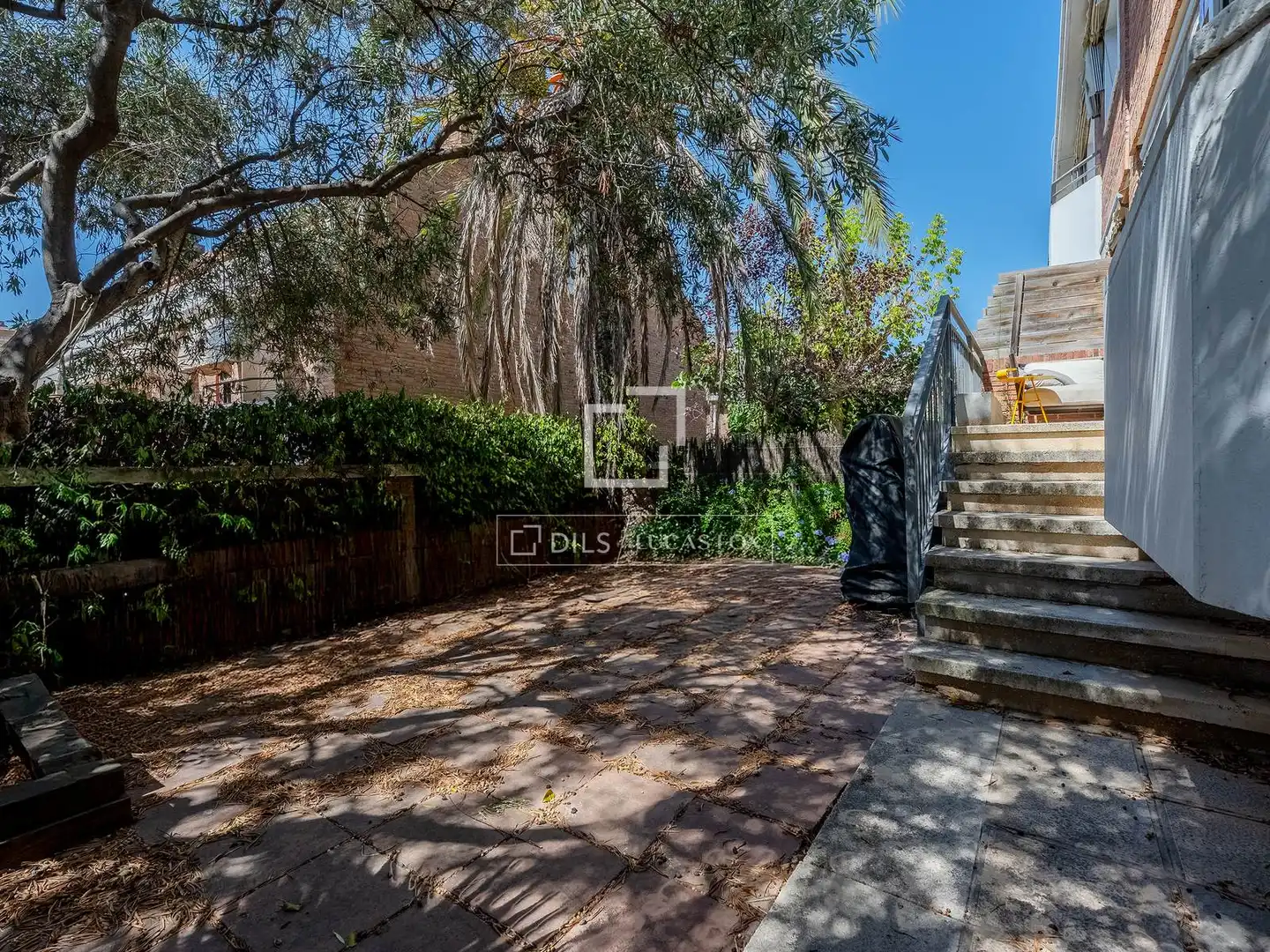 Vista exterior de Casa o xalet en venda en Esplugues de Llobregat amb Aire condicionat, Calefacció i Terrassa