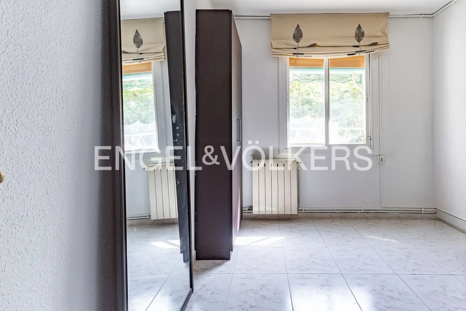 Flat for sale in Barcelona  with Air Conditioner and Heating