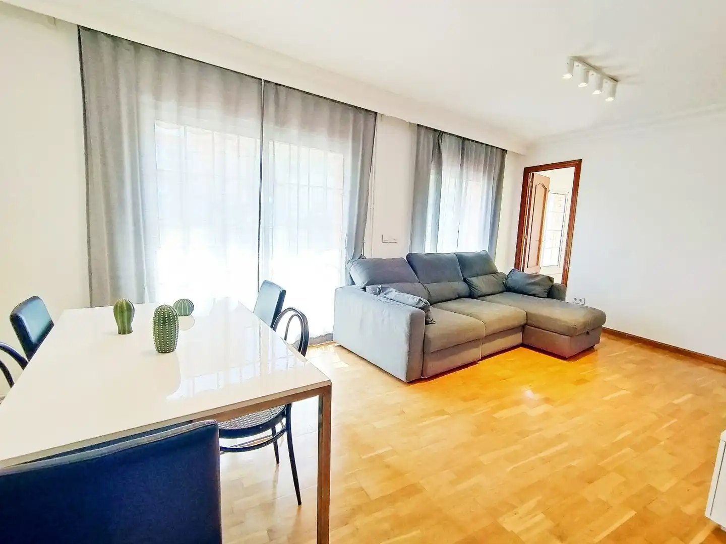 Living room of Flat for rent in  Barcelona Capital  with Furnished and Balcony