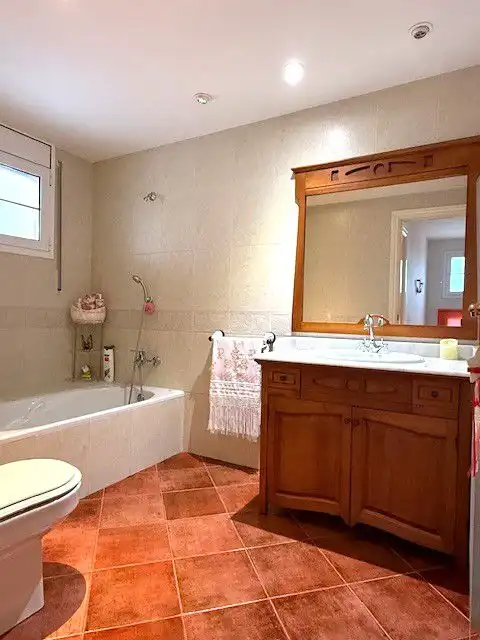 Baño de Casa o chalet en venta en Sant Boi de Llobregat con Aire acondicionado, Calefacción y Jardín privado
