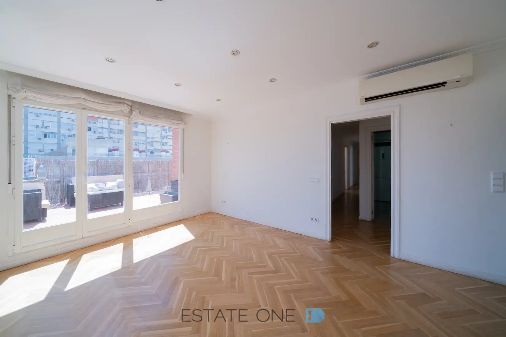 Sala de estar de Ático de alquiler en Madrid con Aire acondicionado, Calefacción y Terraza