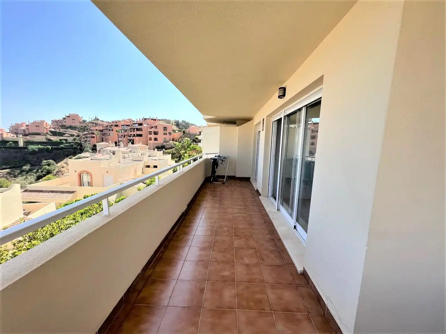 Apartamento con piscina en venta en Calahonda, imagen 2