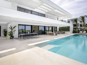 Xalet amb piscina en venda a Nueva Andalucía