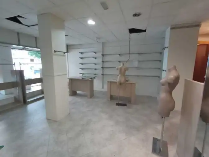 Local comercial en venda a Avenida Virgen Milagrosa