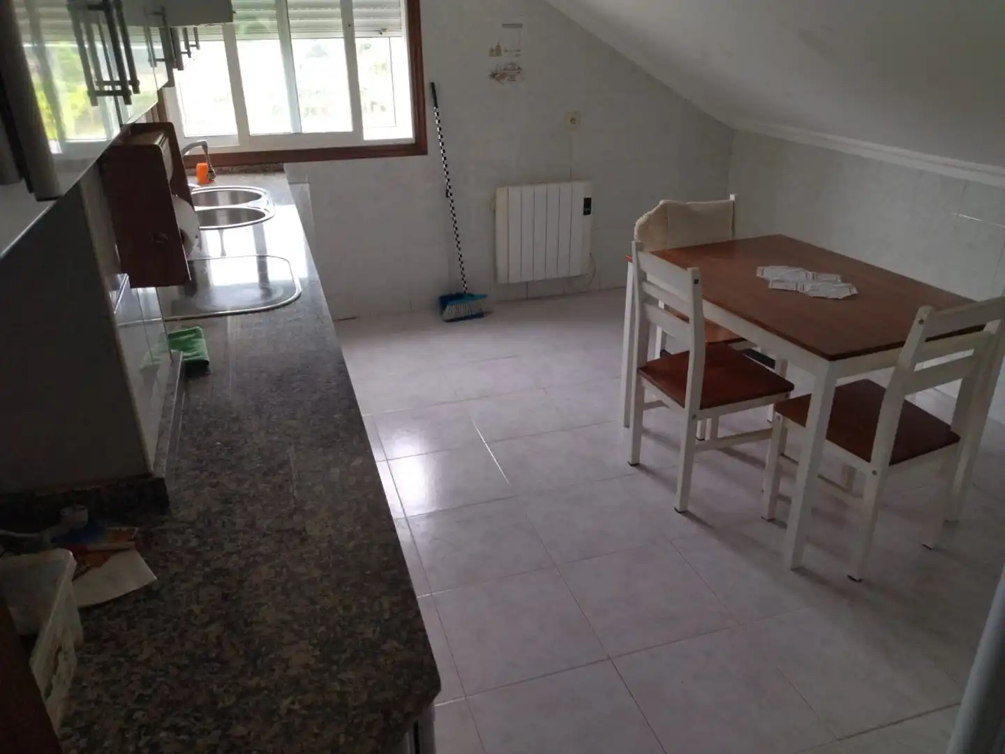 Cuina de Casa o xalet en venda en Ponteareas amb Calefacció, Jardí privat i Parquet
