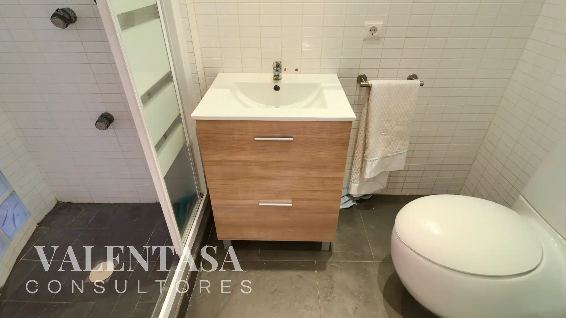 Bathroom of Detached homes for sale in Chiva  with Air Conditioner, Private garden and Terrace
