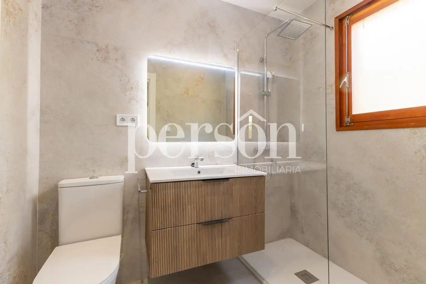 Bathroom of Houses for rent in Chiva  with Air Conditioner, Private garden and Terrace