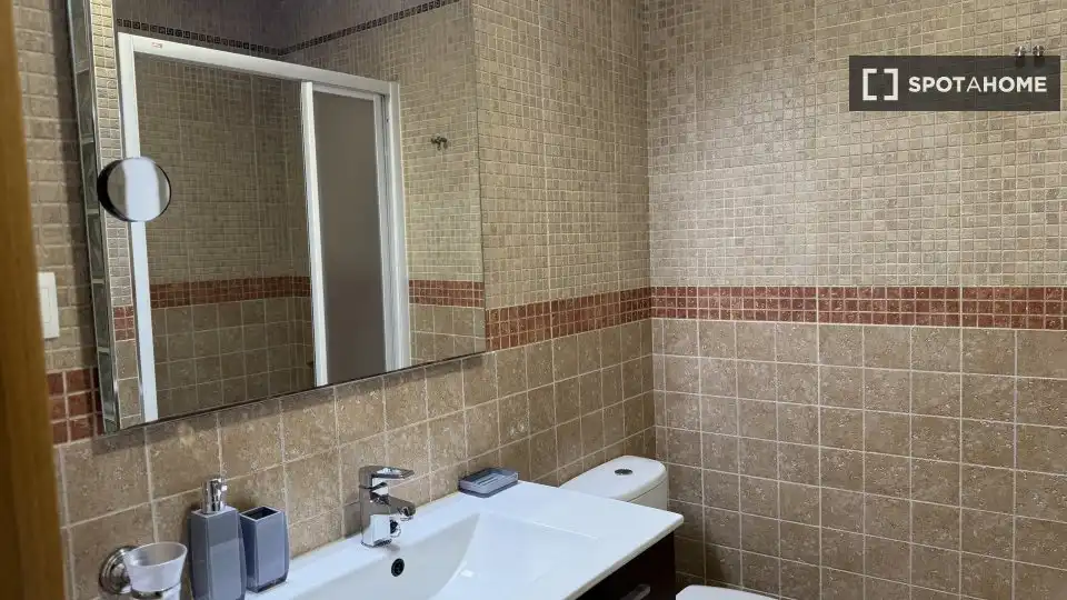 Bany de Apartament per a compartir en Málaga amb Aire condicionat, Terrassa i Moblat