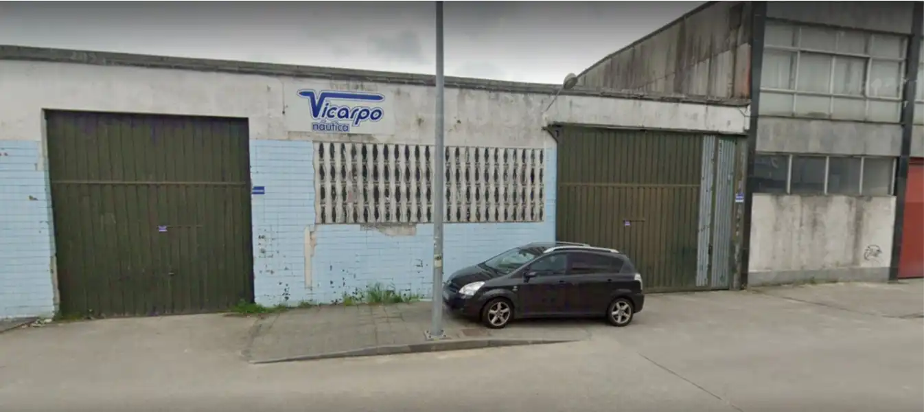 Vista exterior de Nave industrial en venta en Redondela