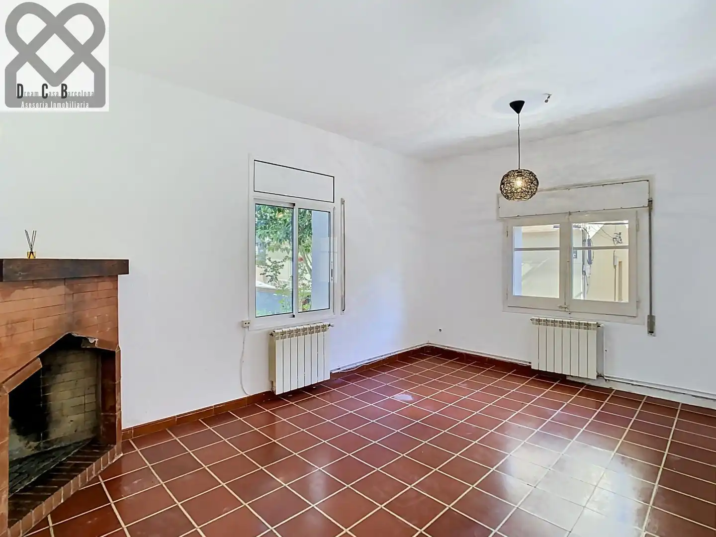 Sala de estar de Casa o chalet en venta en Corbera de Llobregat con Calefacción, Jardín privado y Terraza