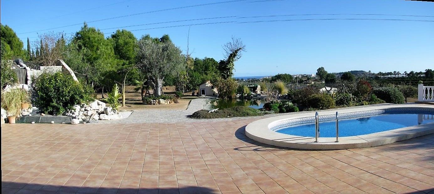 Swimming pool of Land for sale in La Nucia