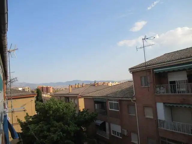 Außenansicht von Wohnung zur Miete in Granada mit Klimaanlage, Möbliert und Balkon